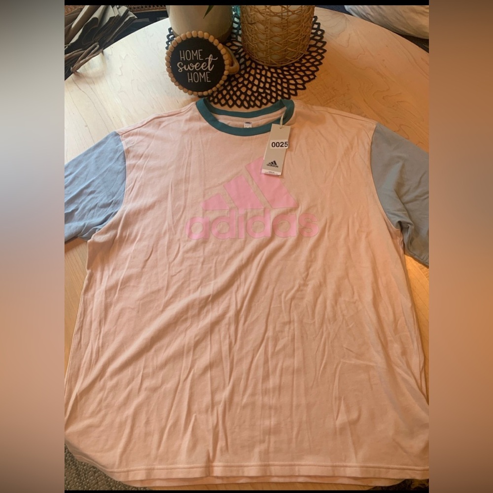 NWT Adidas women’s color block boyfriend tee size L-XL